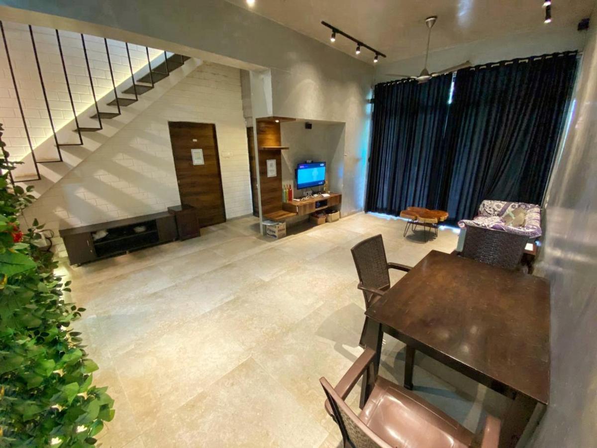 Cozy Stays - Tranquil Times Lonavala Buitenkant foto